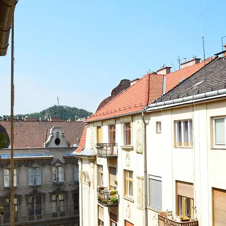 Apartment Lonyay Gellert View 2br Budapest